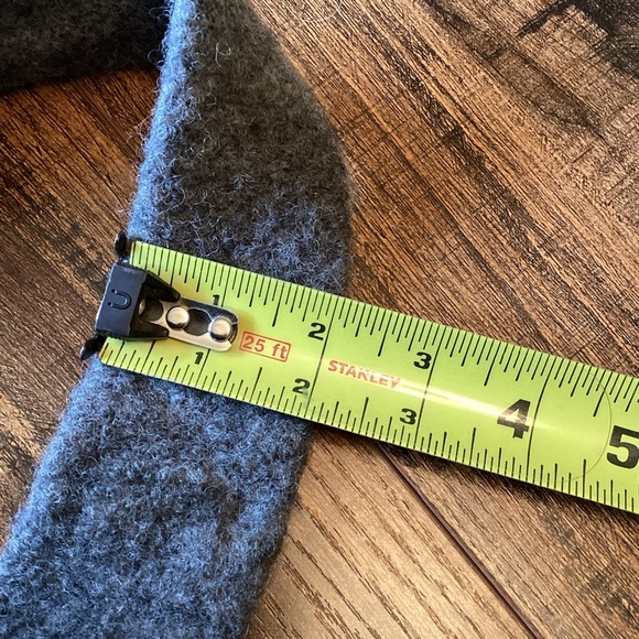 Hand Made Wool Grey Crossbody Bag with Bumblebee Pin - Picture 5 of 9